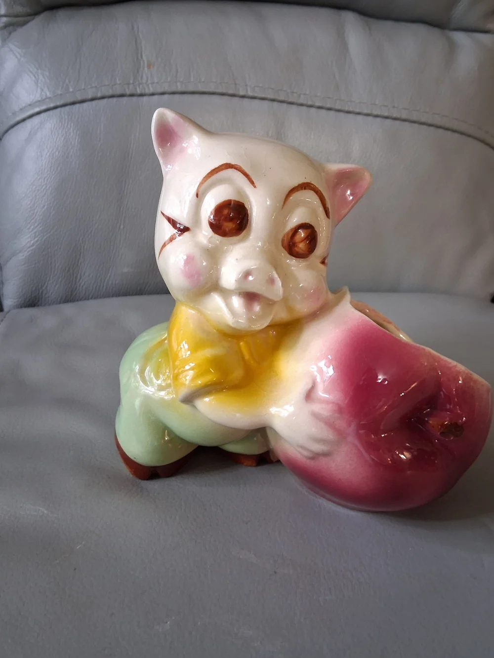 Vintage Shawnee Pottery Happy Pig With Apple Planter
